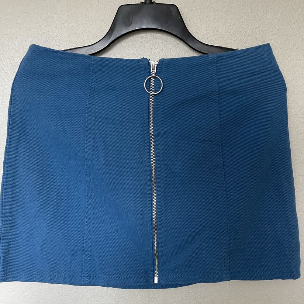 Chloe & Katie mini skirt - Picture 2 of 3